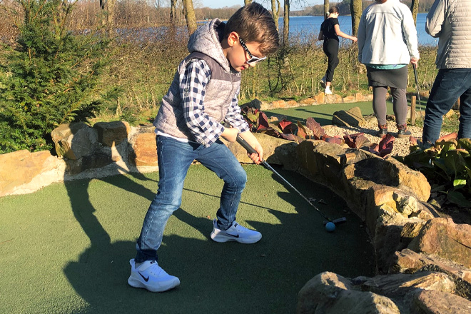 Minigolf spelen op Bussloo