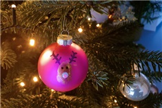 Creatief met kerstballen