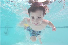11x de leukste binnenzwembaden voor kids in Friesland