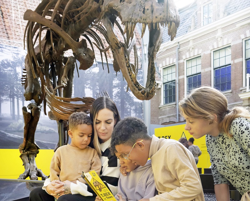 Natuurmuseum Fryslan T. rex in town