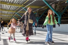Schaatspret bij Triavium ijsbaan 