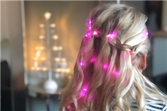 Origineel kerstkapsel  met lichtjes