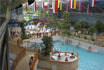 Zwembad vol attracties