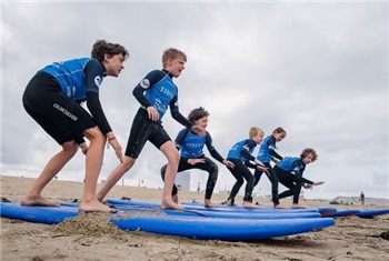 Kids surfles Scheveningen