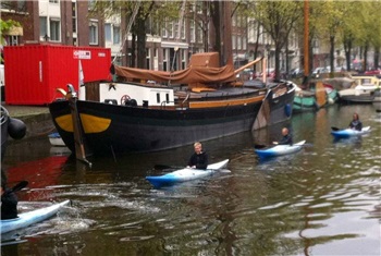 Kanoen door Den Haag