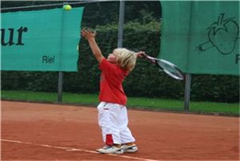 Tennissen in Riel