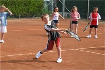 Tennissen bij TV Oosterplas