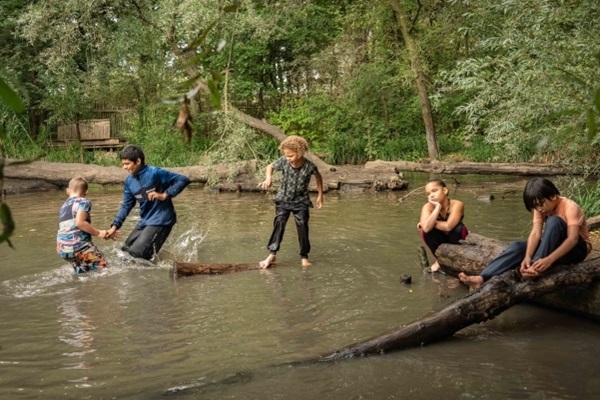 Ravotten in de natuurspeeltuin De Speeldernis in Rotterdam