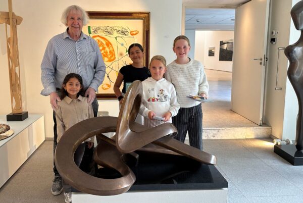 kidsproof reporters foto met Jan in Museum JAN