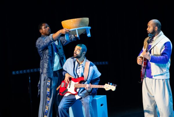 Voorstelling Zeg maar dag in Maaspodium met 3 performers