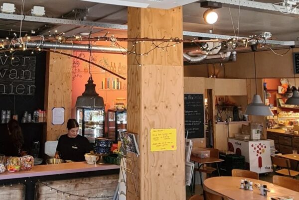 Ver van Hier Rotterdam kindvriendelijk café met kinderboeken