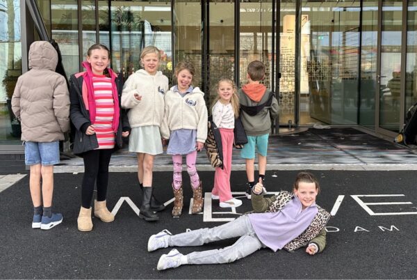 Move Amsterdam kinderfeestje 2026, voor de deur