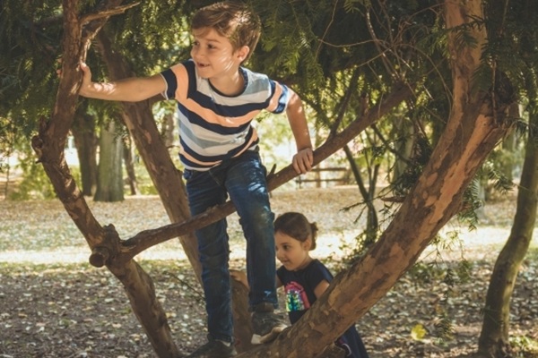 Ravotten en spelen in avonturenspeeltuin Pietje Bell in Rotterdam
