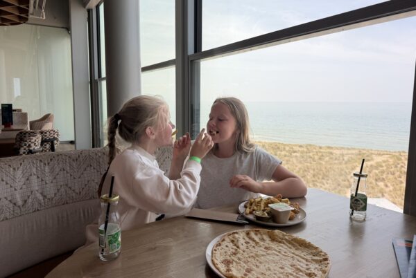 Lunchen in het restaurant met uitzicht bij Portlantis